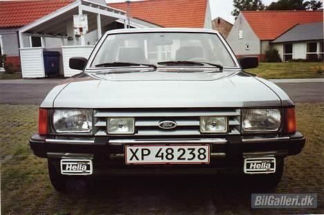 Ford Granada 2,3 GL savoy - det ser rigtigt godt under hjelmen. billed kommer sener billede 5