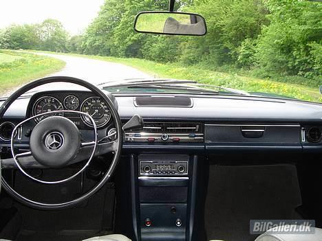 Mercedes Benz 230 - 8  Aut  - Den flotte udsigt fra bagsædet billede 7