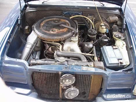 Mercedes Benz 230 - 8  Aut  - Her bor de 6 små cylindre på rad og række billede 12