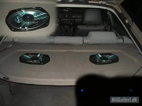 Mazda 626 LX 1,8 (solgt) - De nye Blitz højttalere med blinkende dioder, lyder godt og ser nice ud :) billede 13