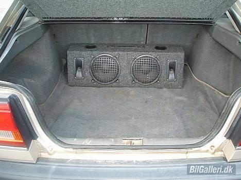 Mazda 626 LX 1,8 (solgt) - Kanon fedt bagagerum, ikke? Der kommer snart et par dioder, og det bliver vel bare det :) - måske. billede 14