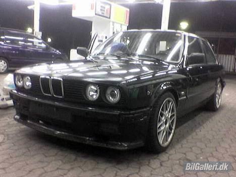 BMW 320i E30 solgt.. - første billede jeg tog :) billede 8
