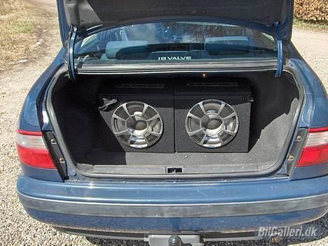 Toyota Carina E -- >>DØD<<-- - skal have lavet en indækning til begge basserne.. kommer når jeg har tid billede 5