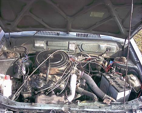 Daihatsu charade TS (Total Sej) - Kværnen. Læg mærke til slangen der løber hen over luftfilteret, det er til røg He He billede 8
