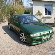 Nissan primera *SOLGT* :(