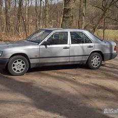 Mercedes Benz 250 D - W124 *SOLGT*