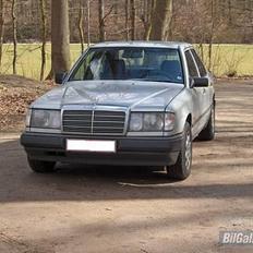 Mercedes Benz 250 D - W124 *SOLGT*