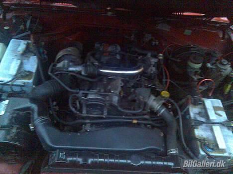 Toyota landcruiser lj70 solgt.. - grumset billede af kværnen men sviner ikke så meget olie og går godt billede 6