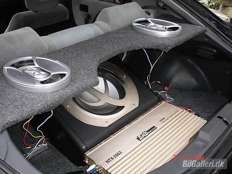 Mazda 323F 1.6i     SOLGT!!!  billede 2