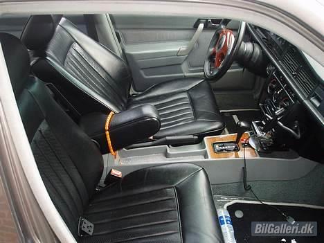 Mercedes Benz 190 E 2.0 solgtt billede 2