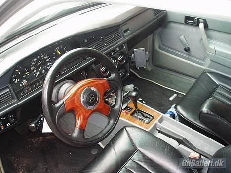 Mercedes Benz 190 E 2.0 solgtt billede 5