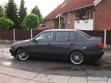 VW Vento 1,8 GL SOLGT billede 1