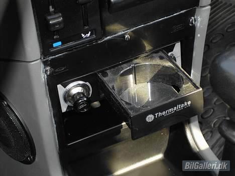 Opel Kadett solgt - askebæger + cigaret tænder fusket ind hvor der var kasette holder før (det er fra min gamle pc) billede 7