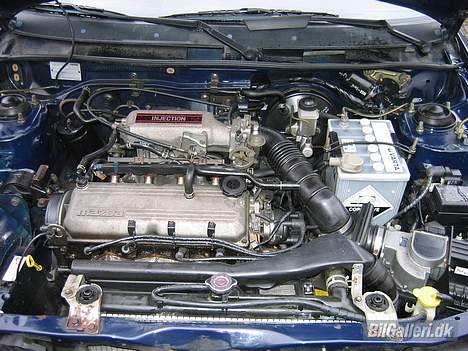 Mazda 323 sedan - SOLGT - - Her er de vilde Mazda heste så.... 87 af dem billede 2