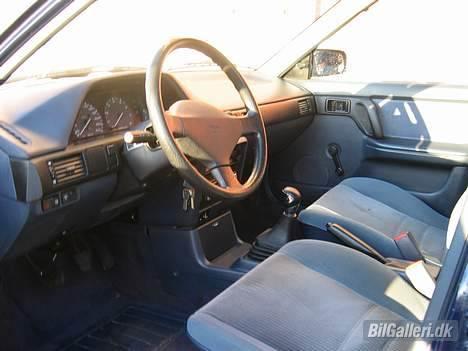 Mazda 323 sedan - SOLGT - billede 7