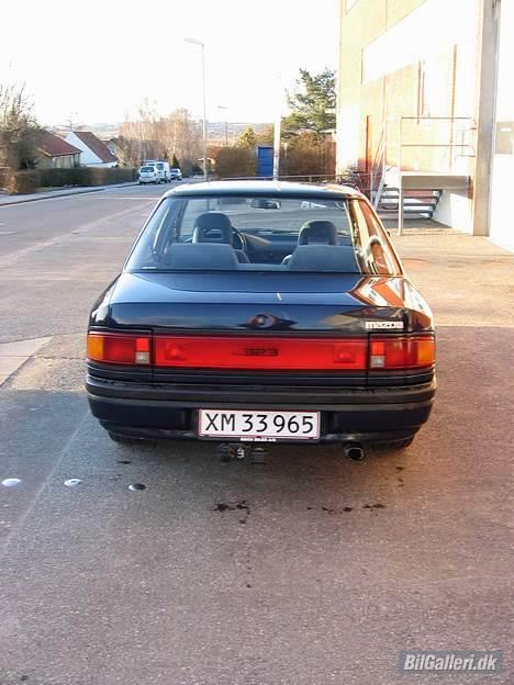 Mazda 323 sedan - SOLGT - - Go røv Go weekend billede 8
