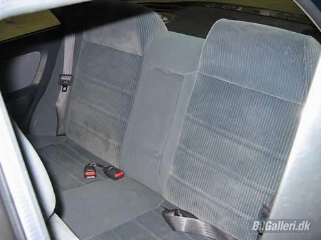 Mazda 323 sedan - SOLGT - billede 9