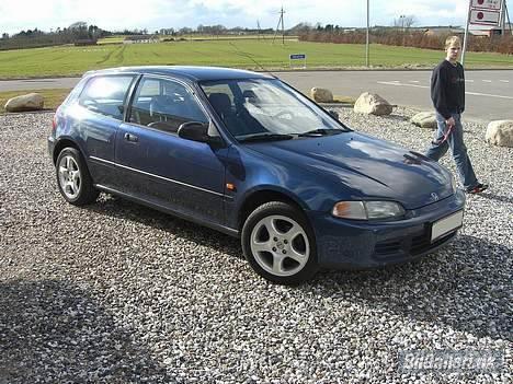 Honda Civic SOLGT! - Den glade ejer sammen med bilen =) billede 1