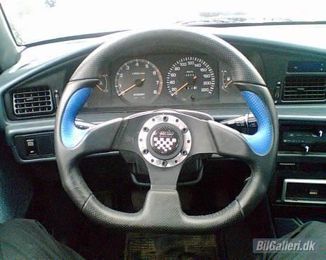 Toyota Carina II 2.0 XLi *SOLGT* - Så kom det "gamle" sportsrat ENDELIG over i Carina´en. Damn det er ikke ret stort i forhold til standard rattet. billede 12