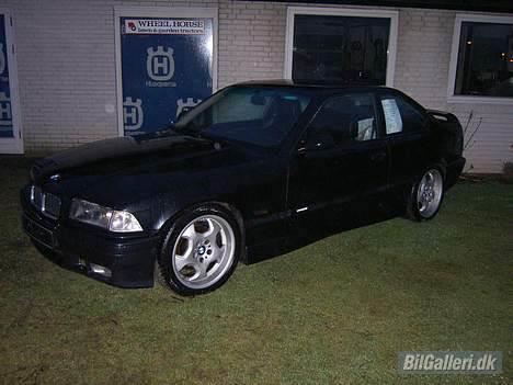 BMW e36 sedan *solgt* - den nye bil.. e36 325i m. vanos billede 6
