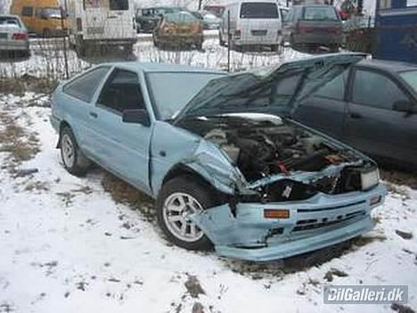 Toyota Corolla GT Coupé - Sådan ser den desværre ud nu.... :-) ak, de gode tider man havde i den. Jeg vil savne den....  billede 11