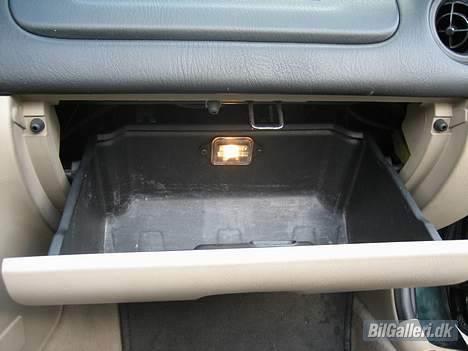 Mazda Mx5 / Mx-5  - Lys i hanskerummet er også ekstra udstyr.... billede 18