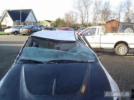 Honda Civic **** R.I.P.**** - Sådan ser min bil ud efter en tur rundt på taget. :-( billede 17