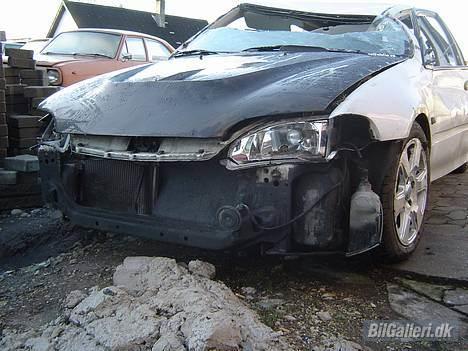 Honda Civic **** R.I.P.**** - Sådan ser min bil ud efter en tur rundt på taget. :-( billede 20