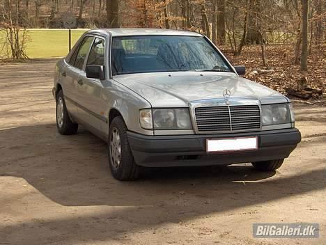 Mercedes Benz 250 D - W124 *SOLGT* billede 1