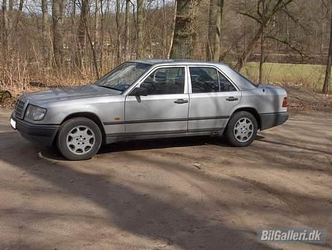 Mercedes Benz 250 D - W124 *SOLGT* billede 2