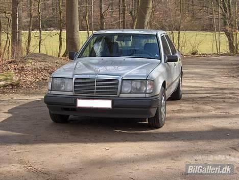 Mercedes Benz 250 D - W124 *SOLGT* billede 3