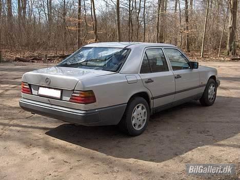 Mercedes Benz 250 D - W124 *SOLGT* billede 5