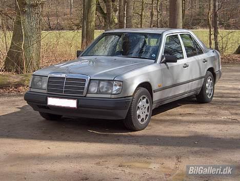 Mercedes Benz 250 D - W124 *SOLGT* billede 6