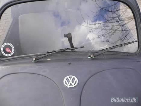 VW 1302 - Logoet skal da med, og læg da lige mærke til man kan spejle sig i ruden :D billede 4