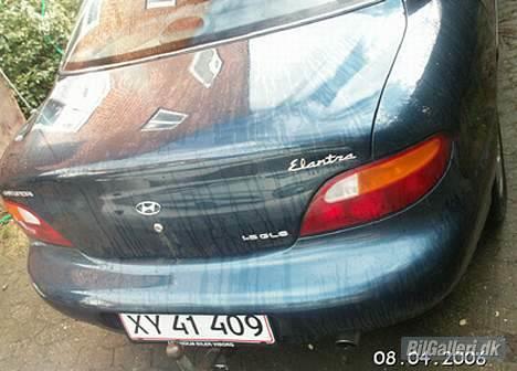 Hyundai Elantra 1,6 - Den sparsomme rumpet, der fortjener en hækspoiler snarest :) billede 1