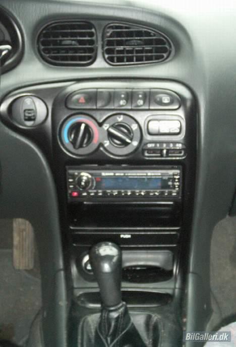 Hyundai Elantra 1,6 - Enkelt og overskueligt billede 2