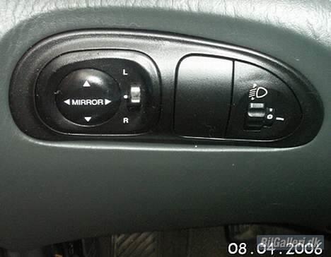 Hyundai Elantra 1,6 - Her justering af elspejle og forlygter billede 5