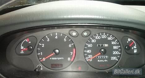 Hyundai Elantra 1,6 - Enkel og overskuelig billede 7