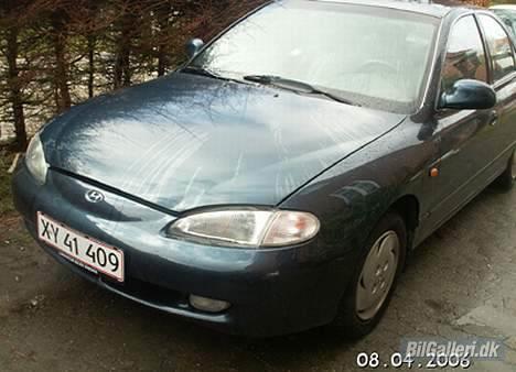 Hyundai Elantra 1,6 - Glemte sq at lukke motorhjælmen inden billedet :) billede 9