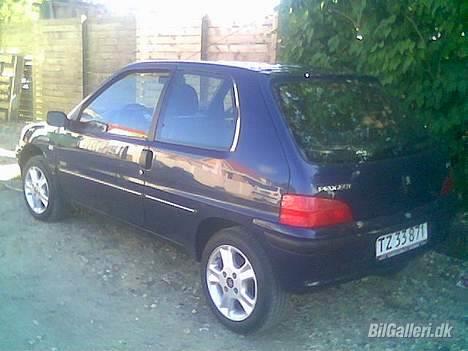 Peugeot 106 zen - sommer 2005. lige købt den så der er ikke sket noget endnu. billede 4