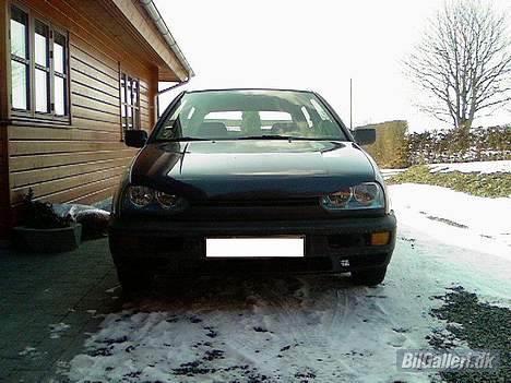VW Golf 3 SOLGT - Glæder mig til at hele bilen bliver samme farve :D med bad look billede 9