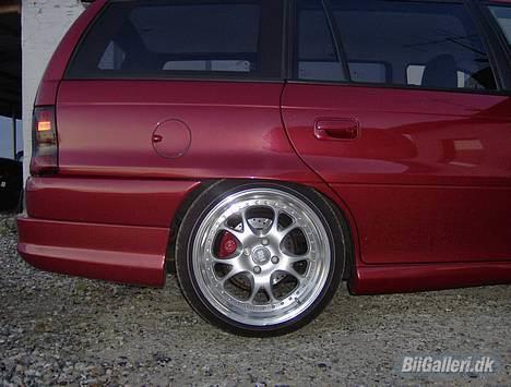 Opel Astra f caravan SOLGT - LOWRIDER :) billede 6