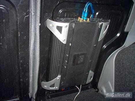 Fiat Punto 60 sx - JBL forstærker billede 6
