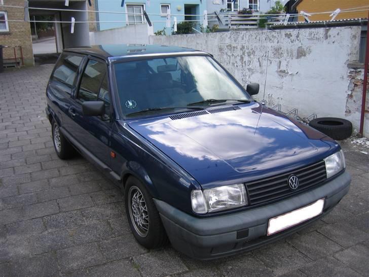 VW Polo*SOLGT* - Fra den ene side billede 2