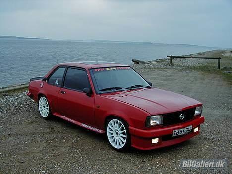 Opel Ascona B *PROJEKT* - som den så ud da jeg kørte i den...  ja den var da lidt flot hehe billedet er ca 4år gammelt billede 1
