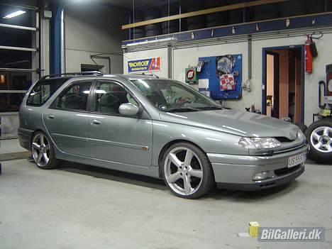 Renault laguna RT  - så blev den færdig monteret efter maler, nu med alt indfarvet billede 3