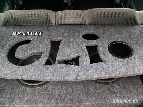 Renault Clio "voldtaget og død" billede 11