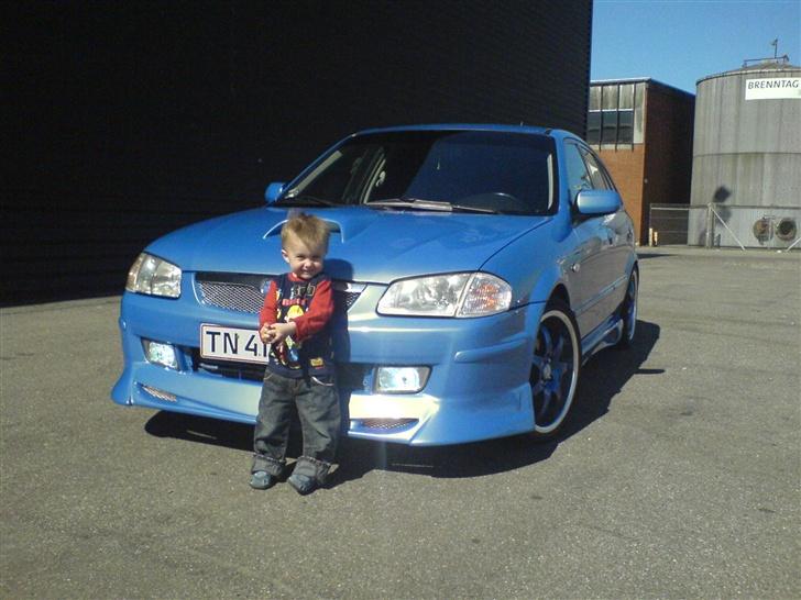 Mazda Aqua 323F BJ solgt - supermand og slæden billede 10