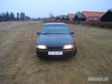 Opel Vectra A 2.0 I GL solgt - ja her kommer der også til at ske noget bare vent jeg har mange plander billede 3