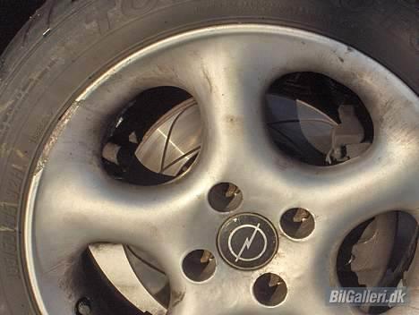 Opel Kadett E Van solgt - Fars GSI bremser (Gamle fælge) billede 12